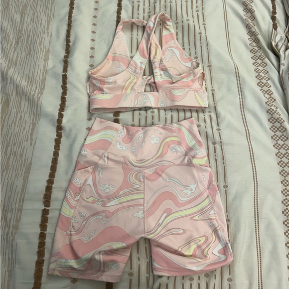 Fabletics workout set - Picture 2 of 2